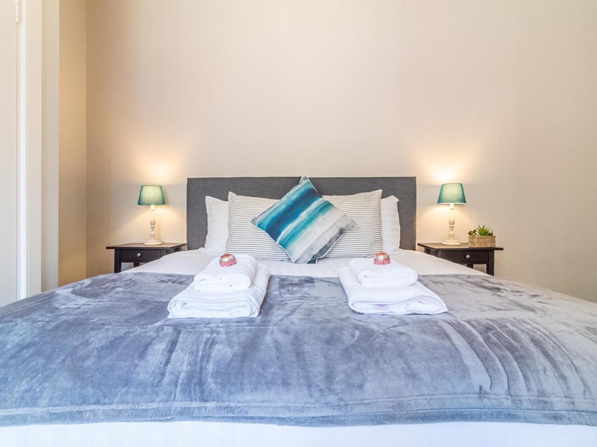 Pass The Keys Spacious And Homely Flat On The Royal Mile Edinburg Exteriör bild