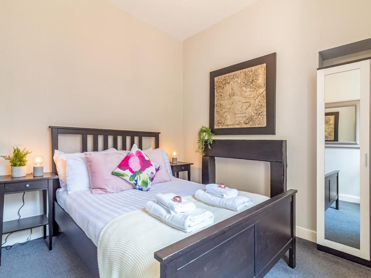 Pass The Keys Spacious And Homely Flat On The Royal Mile Edinburg Exteriör bild