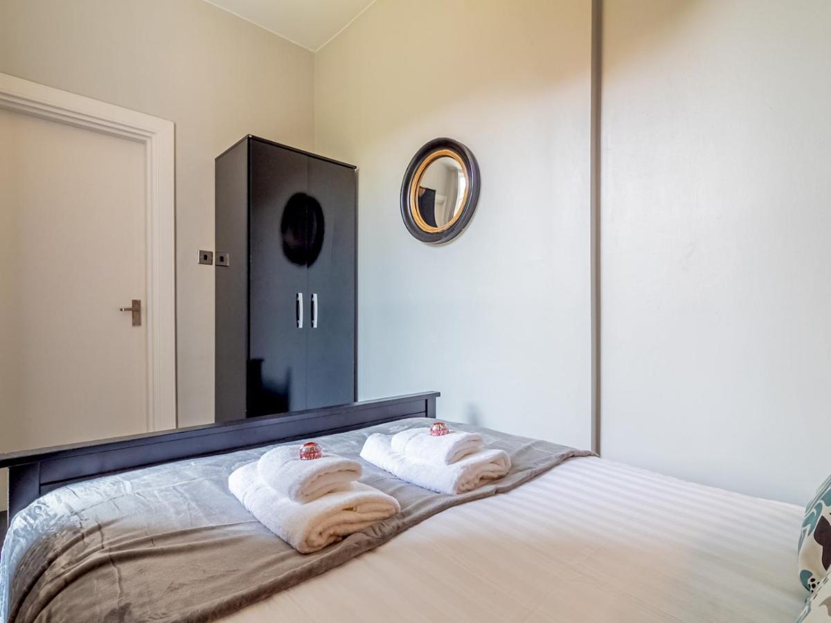 Pass The Keys Spacious And Homely Flat On The Royal Mile Edinburg Exteriör bild
