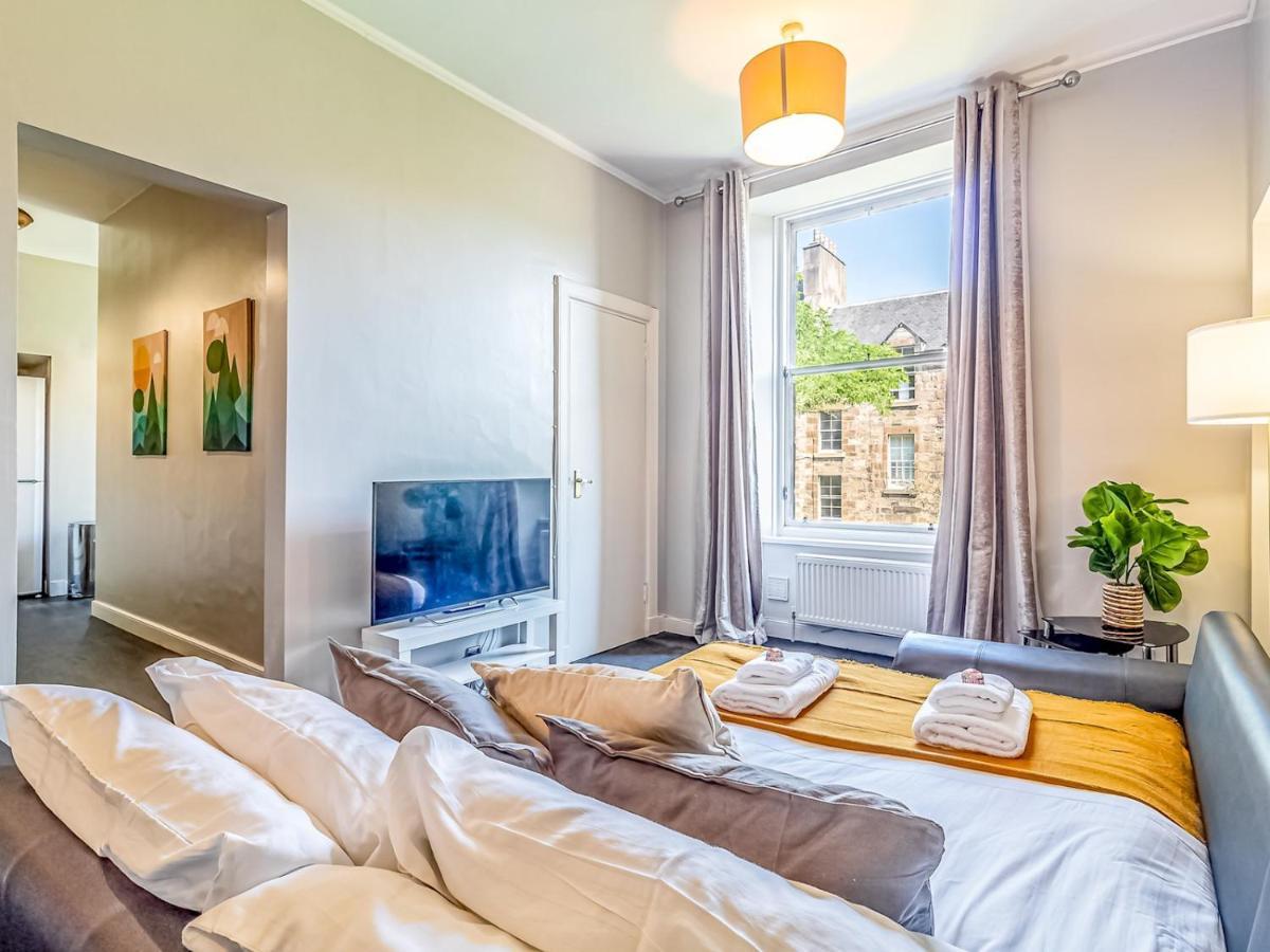 Pass The Keys Spacious And Homely Flat On The Royal Mile Edinburg Exteriör bild