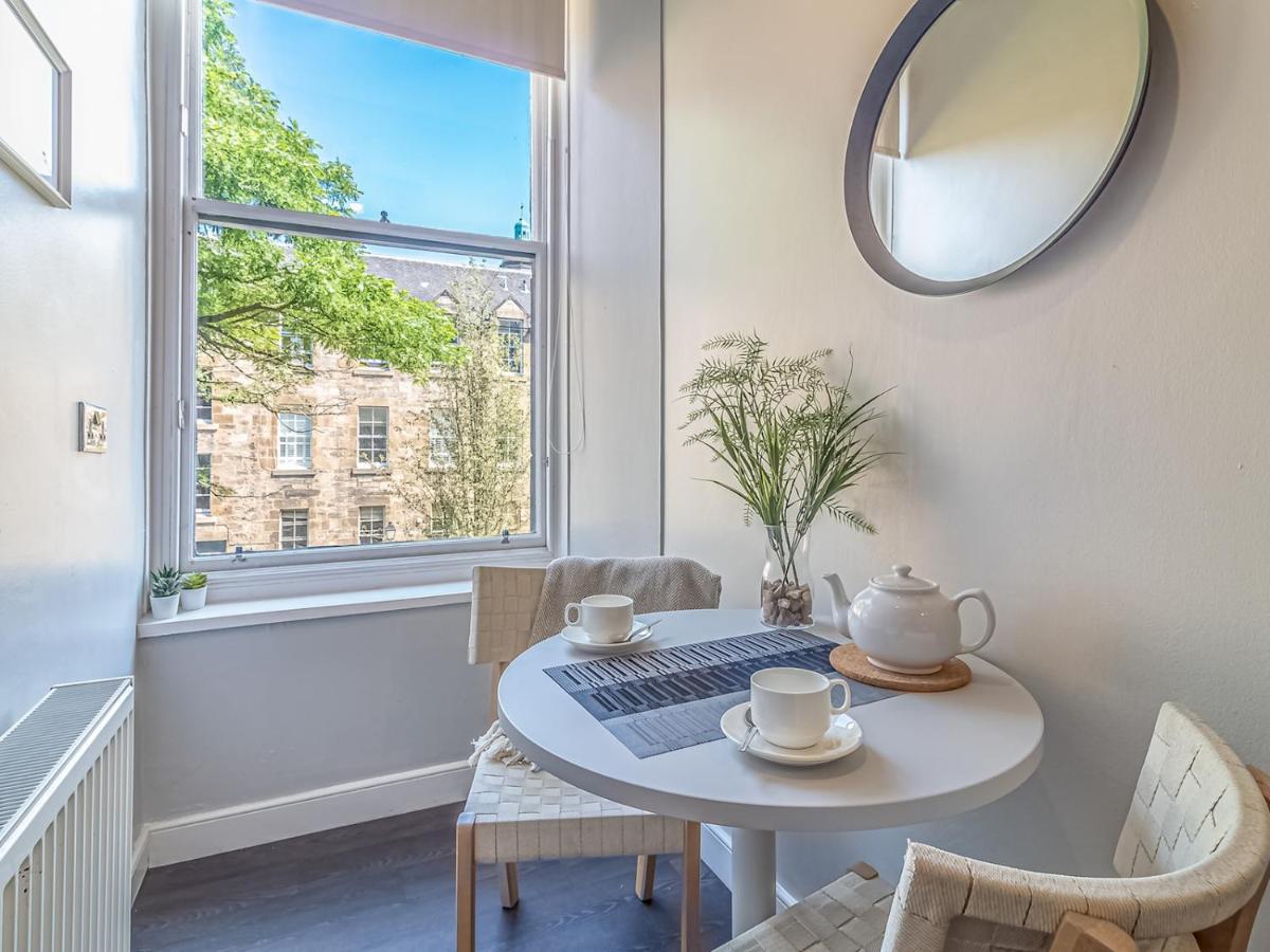Pass The Keys Spacious And Homely Flat On The Royal Mile Edinburg Exteriör bild