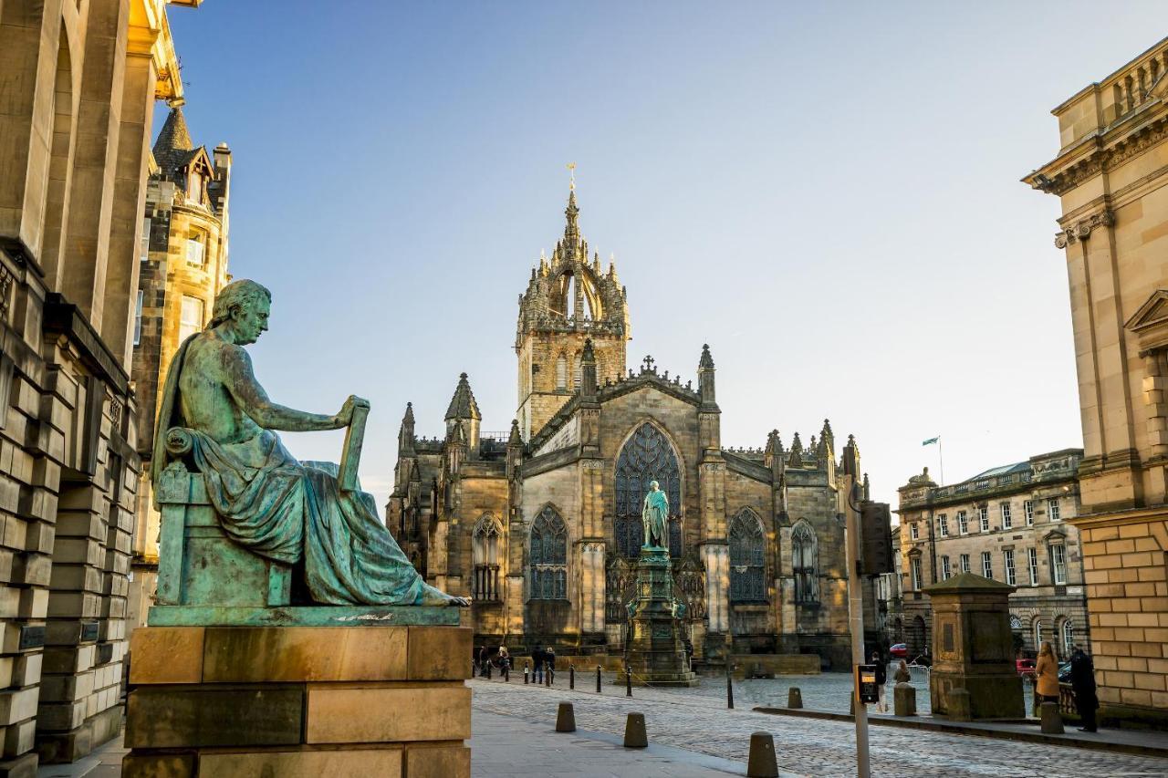 Pass The Keys Spacious And Homely Flat On The Royal Mile Edinburg Exteriör bild