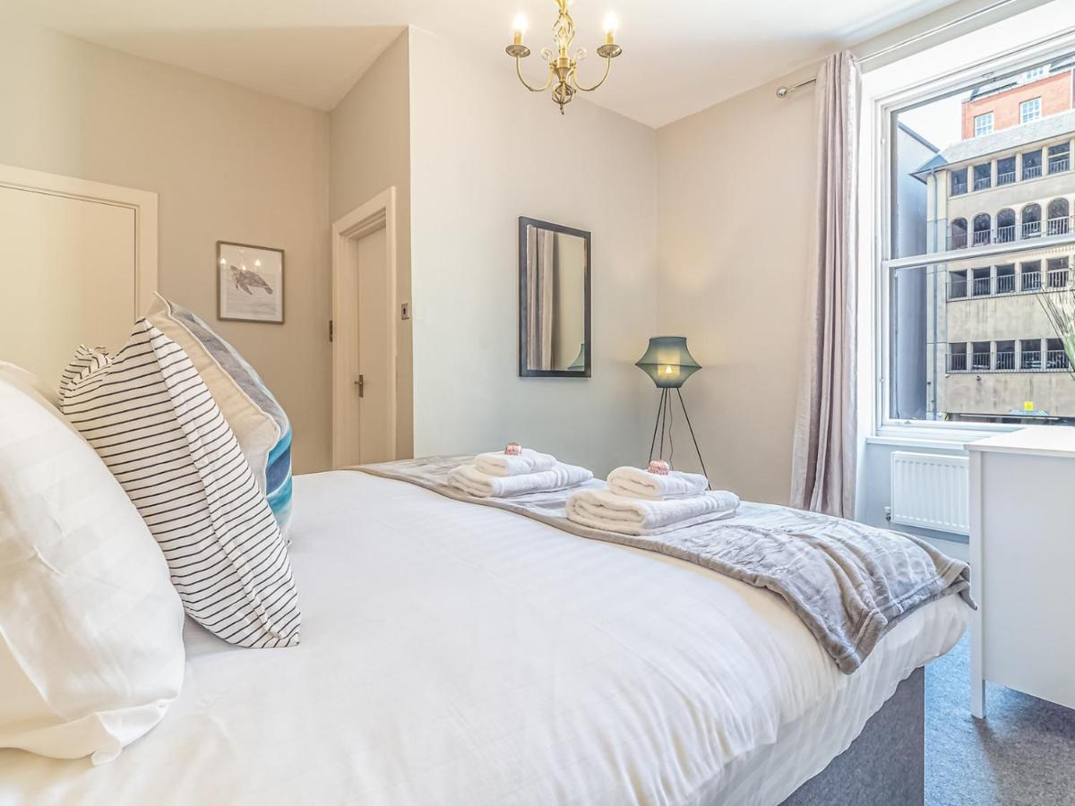 Pass The Keys Spacious And Homely Flat On The Royal Mile Edinburg Exteriör bild