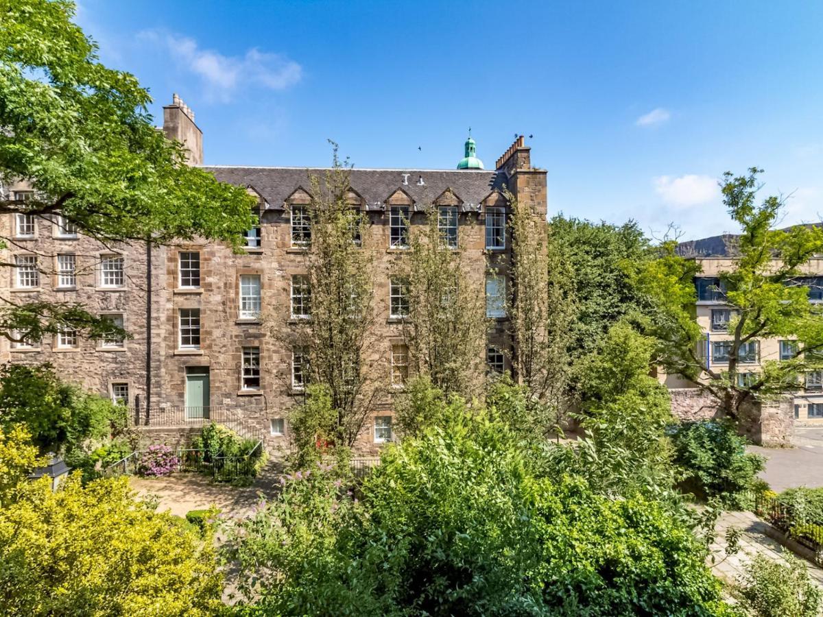 Pass The Keys Spacious And Homely Flat On The Royal Mile Edinburg Exteriör bild