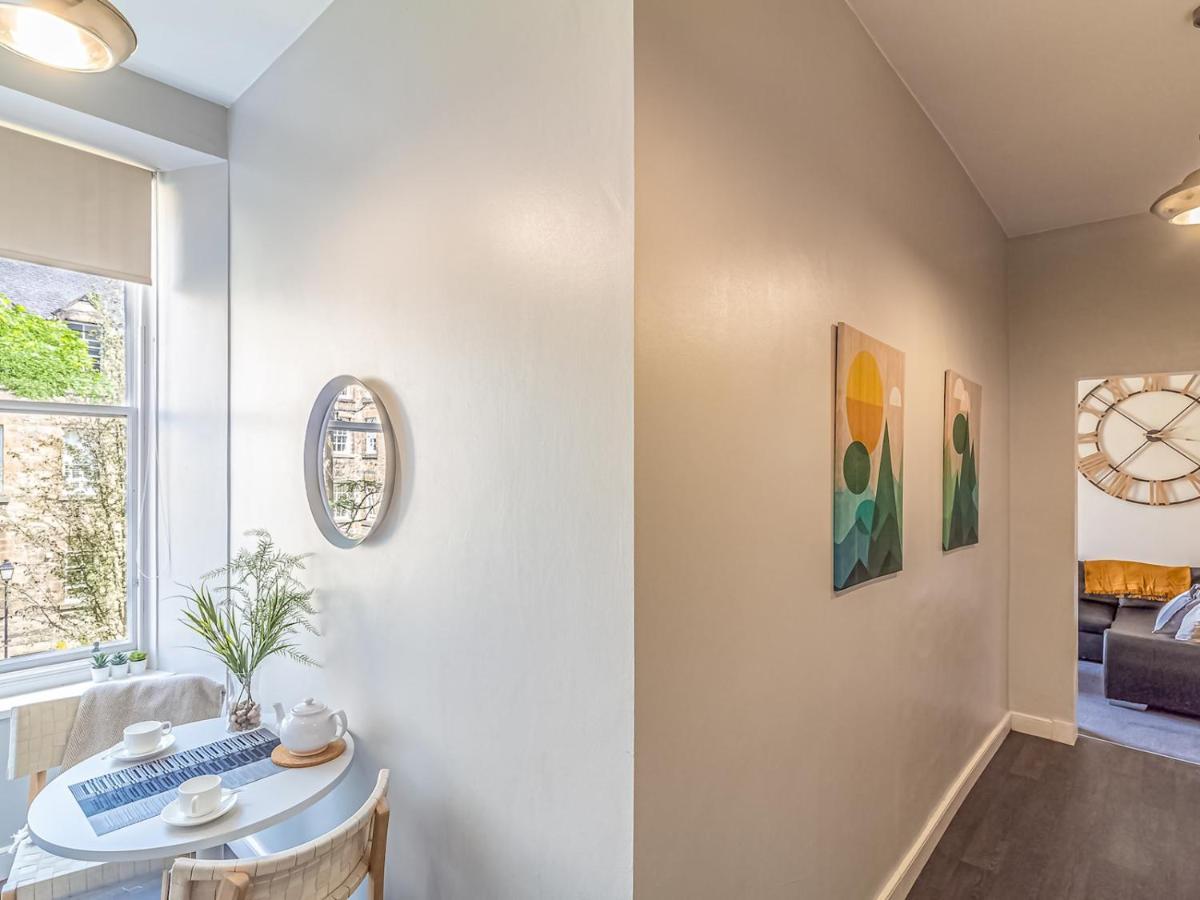 Pass The Keys Spacious And Homely Flat On The Royal Mile Edinburg Exteriör bild