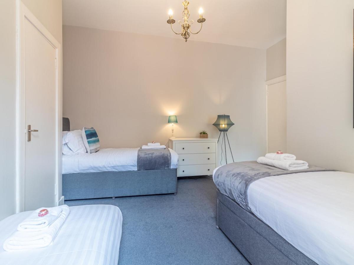 Pass The Keys Spacious And Homely Flat On The Royal Mile Edinburg Exteriör bild