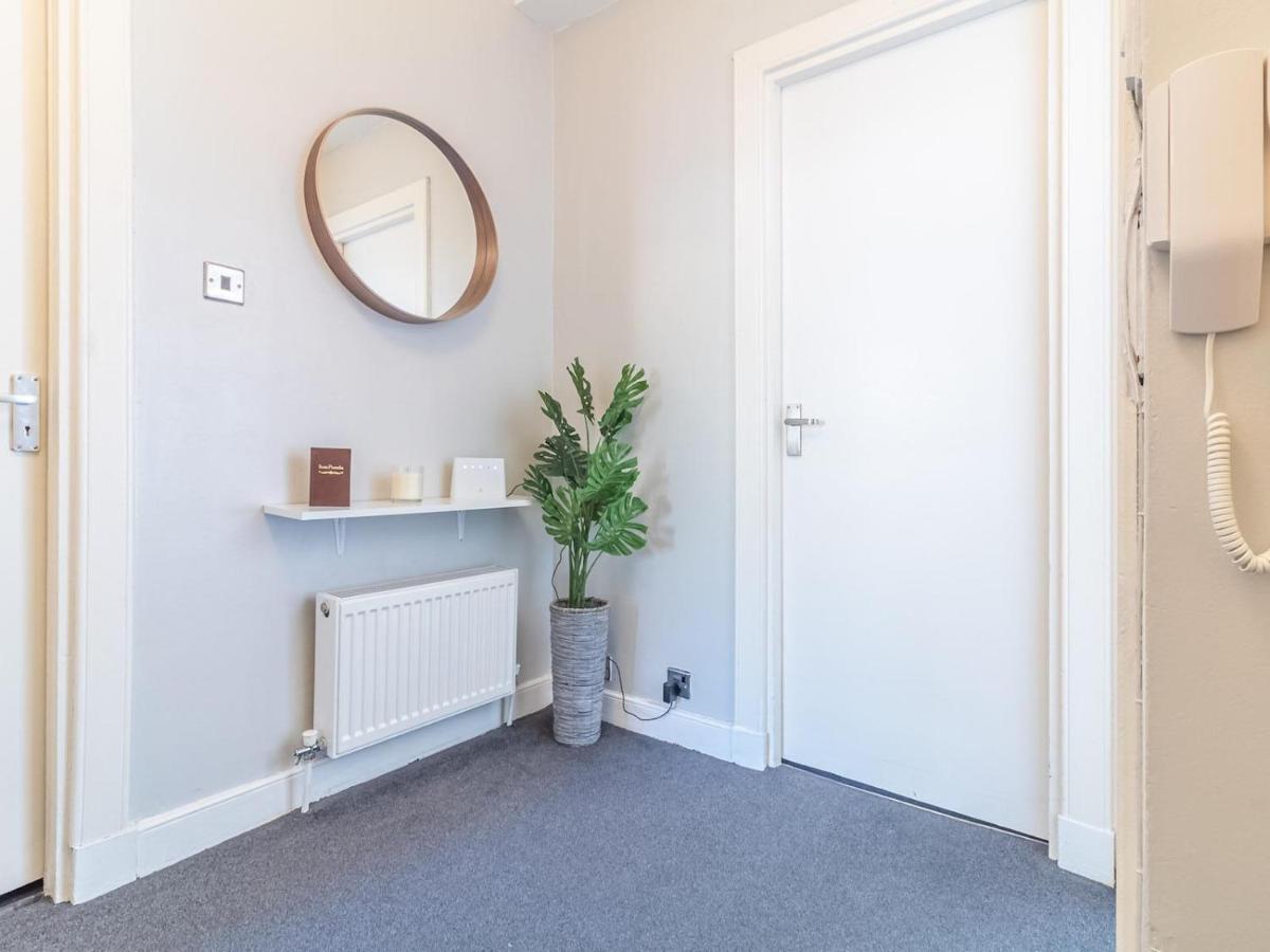 Pass The Keys Spacious And Homely Flat On The Royal Mile Edinburg Exteriör bild