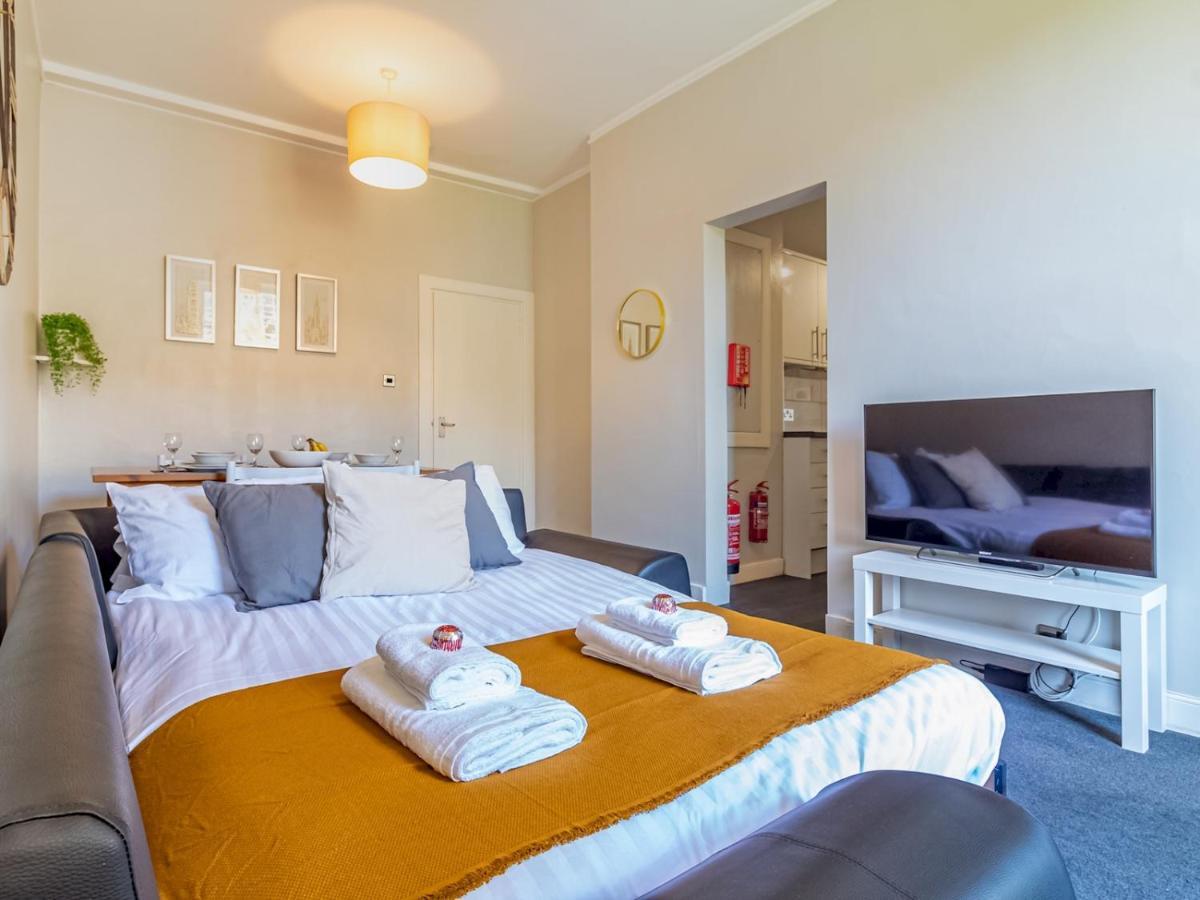 Pass The Keys Spacious And Homely Flat On The Royal Mile Edinburg Exteriör bild