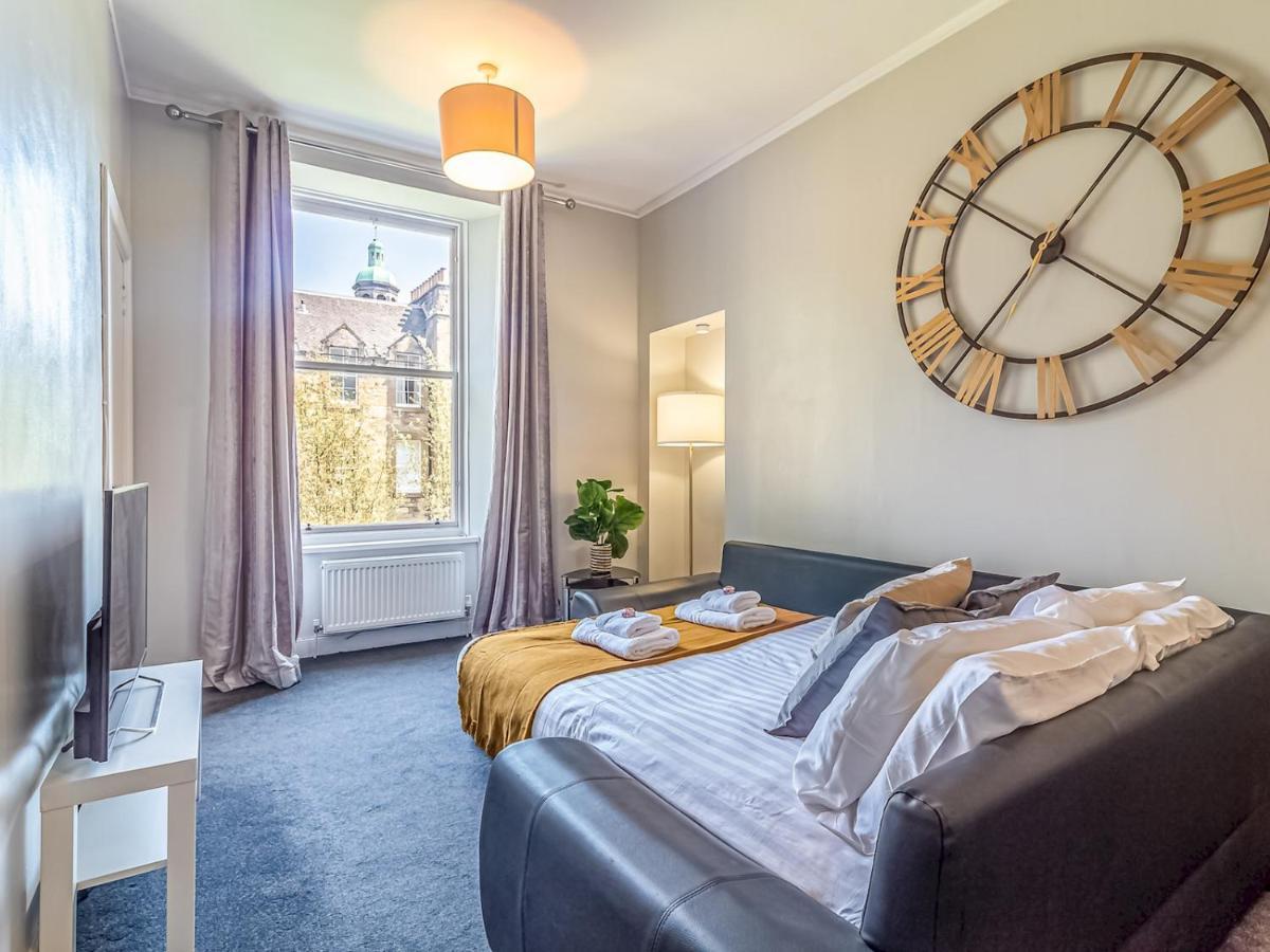 Pass The Keys Spacious And Homely Flat On The Royal Mile Edinburg Exteriör bild