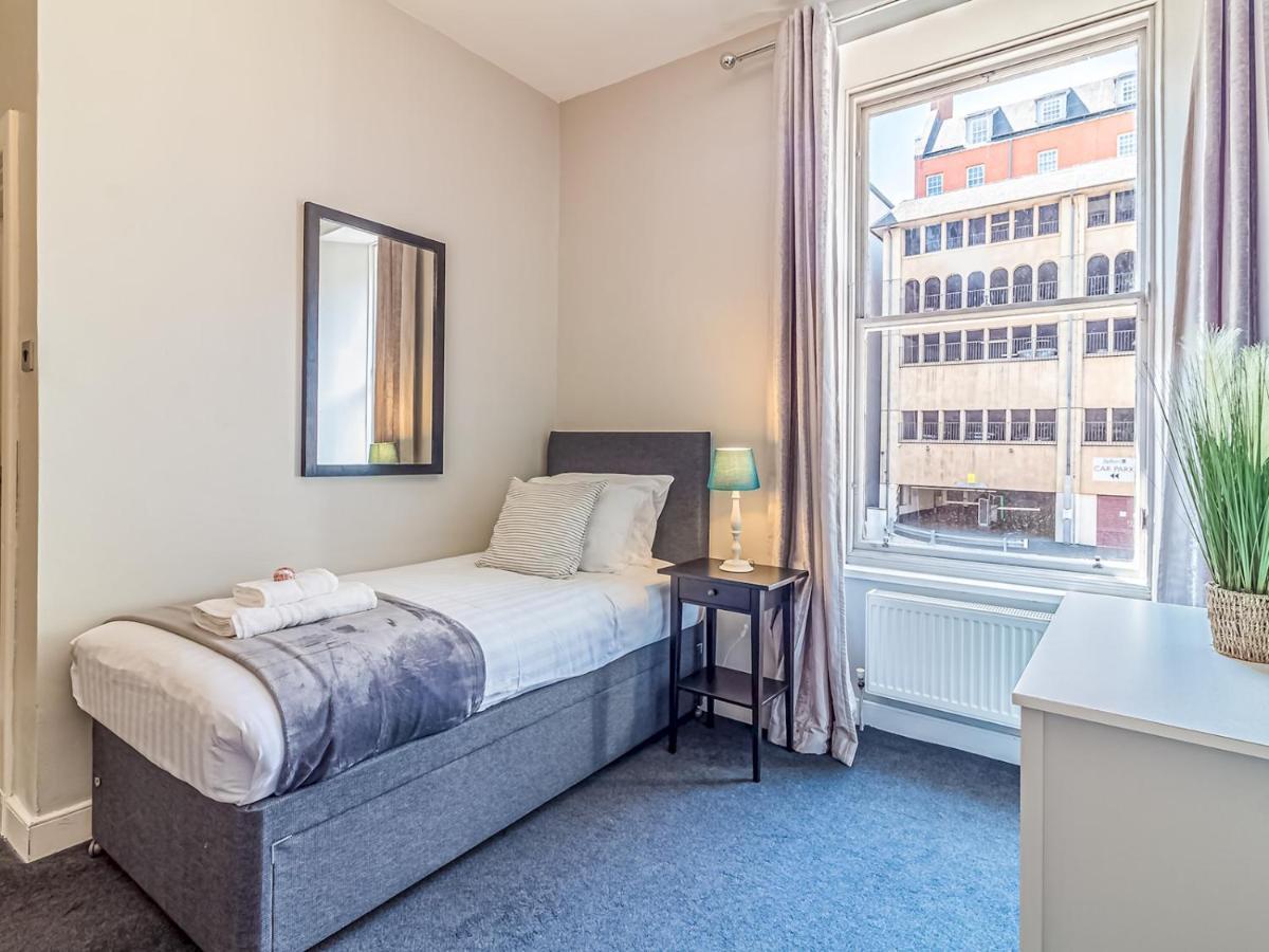 Pass The Keys Spacious And Homely Flat On The Royal Mile Edinburg Exteriör bild