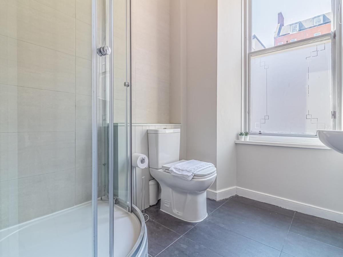 Pass The Keys Spacious And Homely Flat On The Royal Mile Edinburg Exteriör bild