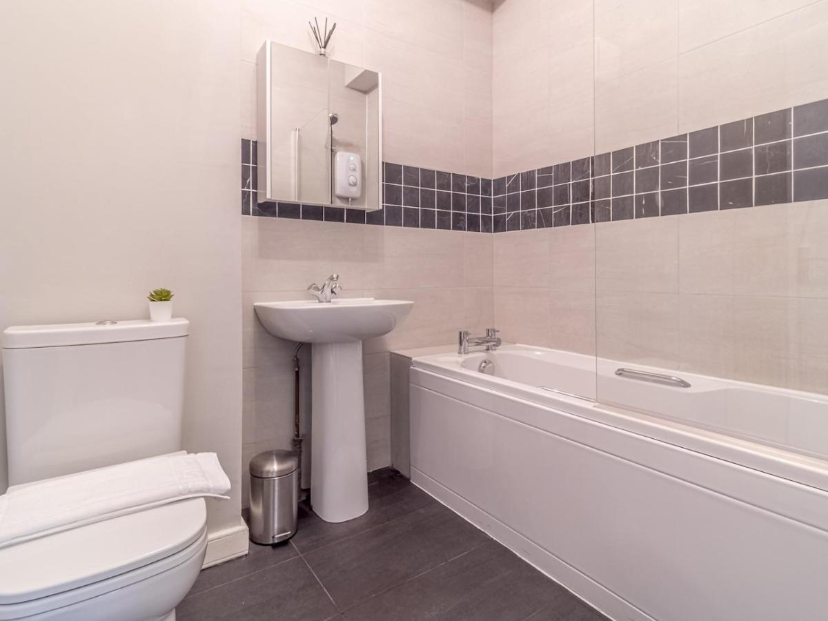 Pass The Keys Spacious And Homely Flat On The Royal Mile Edinburg Exteriör bild