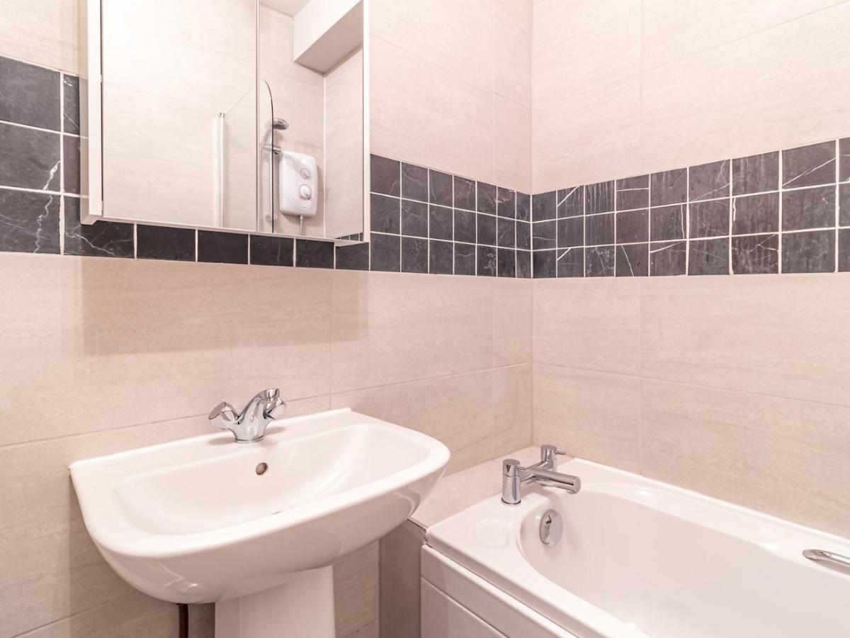 Pass The Keys Spacious And Homely Flat On The Royal Mile Edinburg Exteriör bild