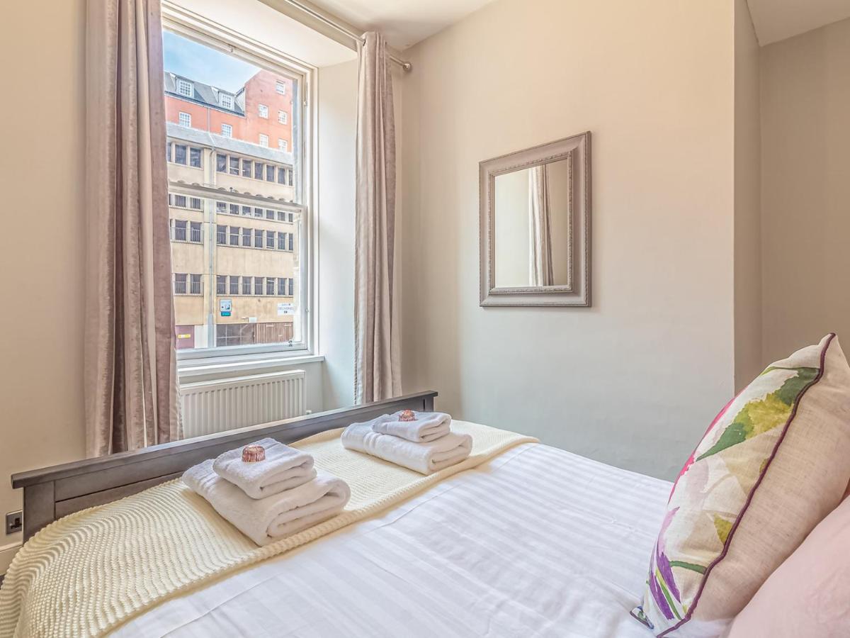 Pass The Keys Spacious And Homely Flat On The Royal Mile Edinburg Exteriör bild