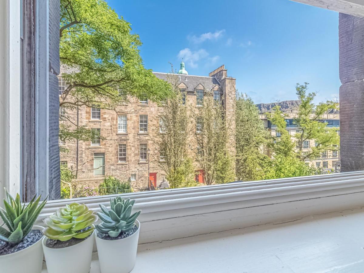Pass The Keys Spacious And Homely Flat On The Royal Mile Edinburg Exteriör bild